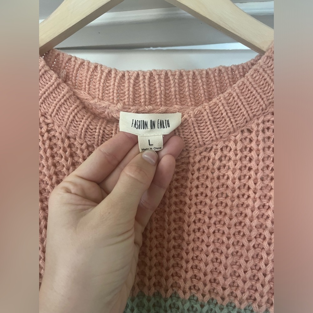 Colorful Distressed sweater - Picture 2 of 2